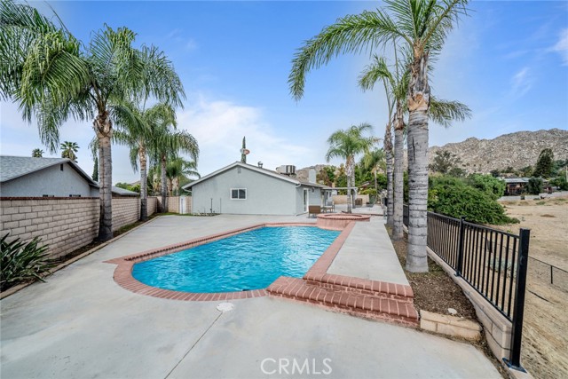 Detail Gallery Image 21 of 27 For 280 Green Oaks Dr, Riverside,  CA 92507 - 4 Beds | 2 Baths