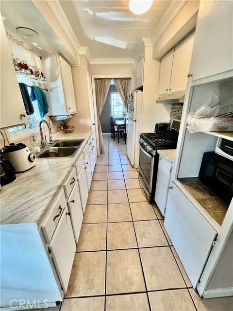 Detail Gallery Image 10 of 49 For 1081 Arrow Hwy, Azusa,  CA 91702 - 3 Beds | 2 Baths