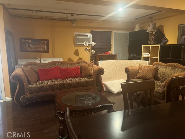 Detail Gallery Image 4 of 29 For 16502 Mango Way, Lake Elsinore,  CA 92530 - 3 Beds | 3 Baths