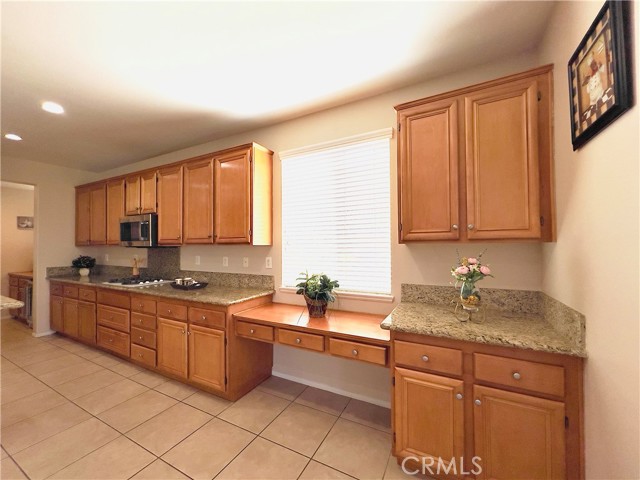 17231 Greentree Drive, Riverside CA: https://media.crmls.org/medias/499edf5d-bb9d-4d5d-a6d9-f6a25a4b839d.jpg