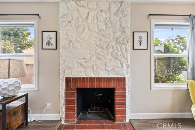 213 East 45th Street, Long Beach CA: https://media.crmls.org/medias/499f04f1-5e97-4607-a445-bc2f04c3db90.jpg