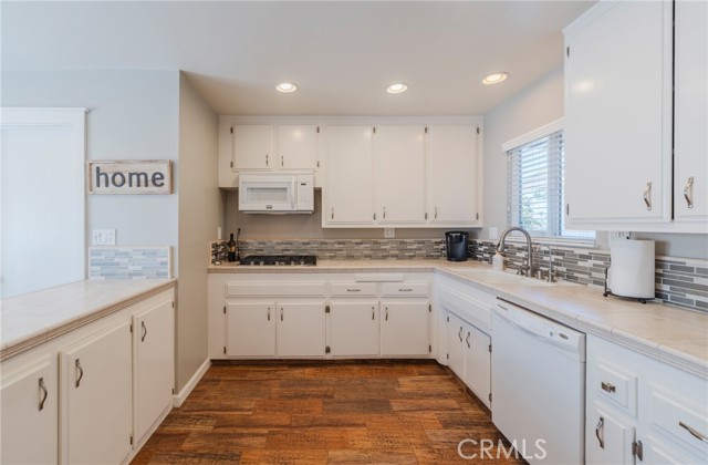17131 Pinehurst Lane, Huntington Beach CA: https://media.crmls.org/medias/499f5488-5093-46c9-b3b5-0732abe7287f.jpg