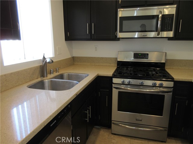 Detail Gallery Image 12 of 25 For 7330 Eton Ave #203,  Canoga Park,  CA 91303 - 2 Beds | 2 Baths