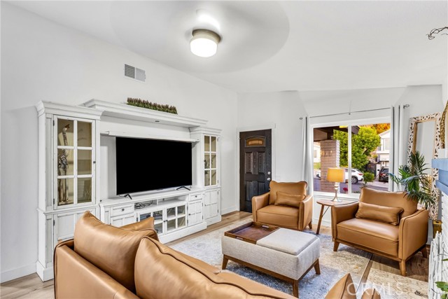 22701 Via Tercero, Mission Viejo CA: https://media.crmls.org/medias/49a052e6-b123-4b03-a481-7fb2055cb1a7.jpg