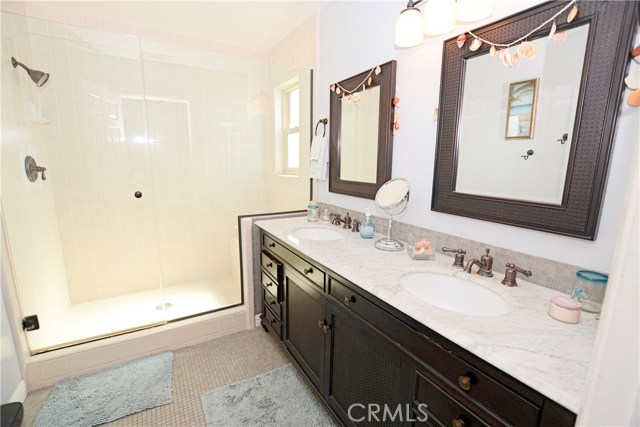 240 Broadway, Redondo Beach, California 90277, 3 Bedrooms Bedrooms, ,1 BathroomBathrooms,Residential,Sold,Broadway,SB17033928