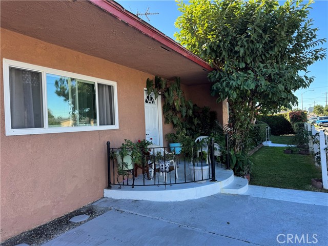 Detail Gallery Image 4 of 26 For 10406 San Carlos, South Gate,  CA 90280 - 2 Beds | 1 Baths