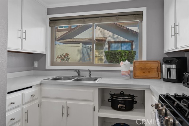 Detail Gallery Image 9 of 23 For 5523 Pioneer Bld, Whittier,  CA 90601 - 2 Beds | 2/1 Baths