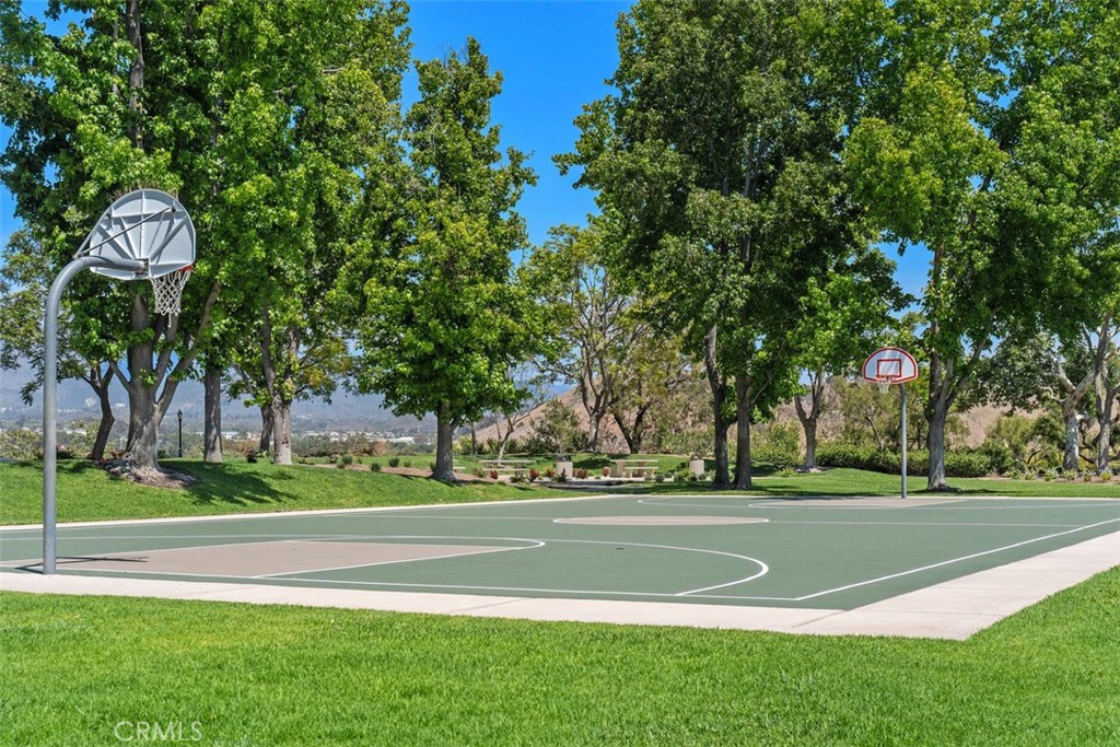 https://media.crmls.org/medias/49a36b08-cdc6-47f9-ba6d-d16ff8185297.jpg?preset=X-Large