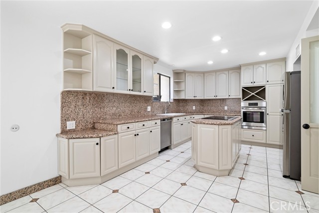 5335 White Oak Avenue, Encino CA: https://media.crmls.org/medias/49a4c026-7142-4fbf-9247-7be4a73e1374.jpg