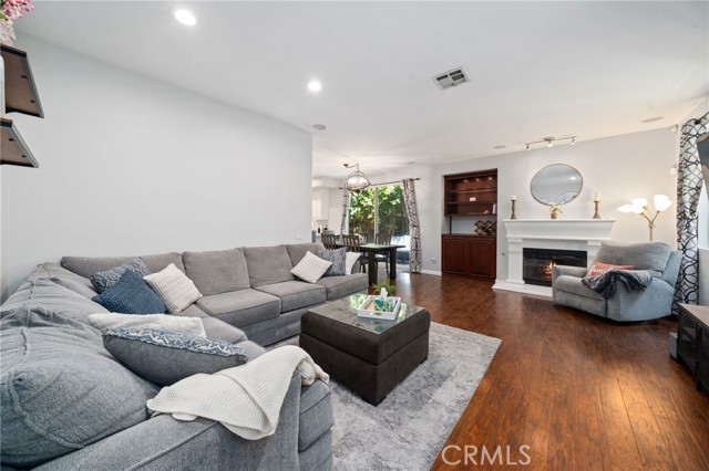 Detail Gallery Image 6 of 35 For 16741 Tim Ln, Van Nuys,  CA 91406 - 4 Beds | 3 Baths