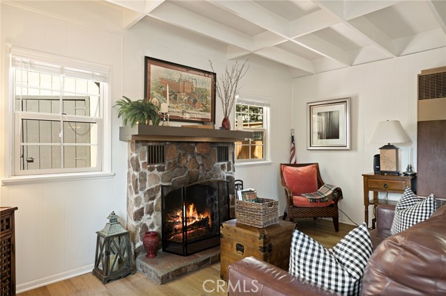 Detail Gallery Image 3 of 17 For 2398 Whispering Pines Dr, Running Springs,  CA 92382 - 2 Beds | 1 Baths