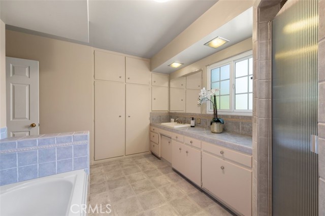 451 W FOOTHILL Boulevard, Arcadia CA: https://media.crmls.org/medias/49a63b68-f393-4476-8a43-07c7cb8513c4.jpg