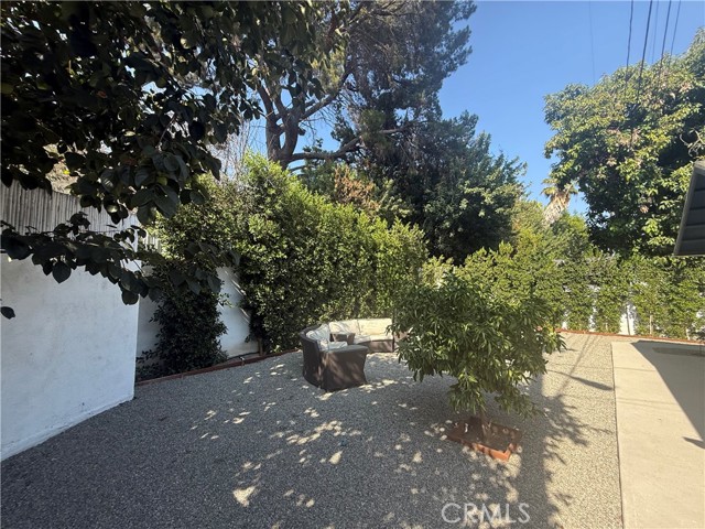 Detail Gallery Image 2 of 22 For 15159 La Maida St #B,  Sherman Oaks,  CA 91403 - 1 Beds | 1 Baths