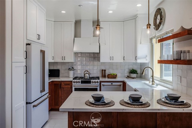 202 N Irena Avenue, Redondo Beach CA: https://media.crmls.org/medias/49a746cd-4d6a-4fde-8e44-fa011bd41037.jpg