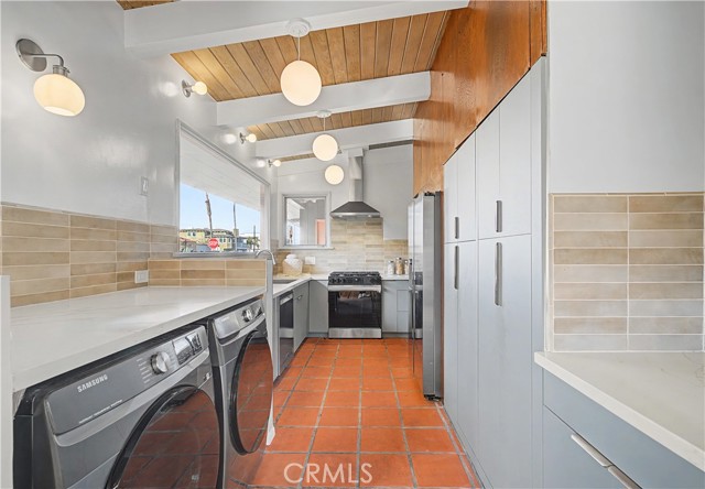 Detail Gallery Image 7 of 45 For 201 Avenue G, Redondo Beach,  CA 90277 - 4 Beds | 3 Baths