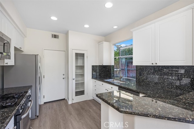Detail Gallery Image 11 of 56 For 22 Rue Du Chateau, Aliso Viejo,  CA 92656 - 3 Beds | 2/1 Baths