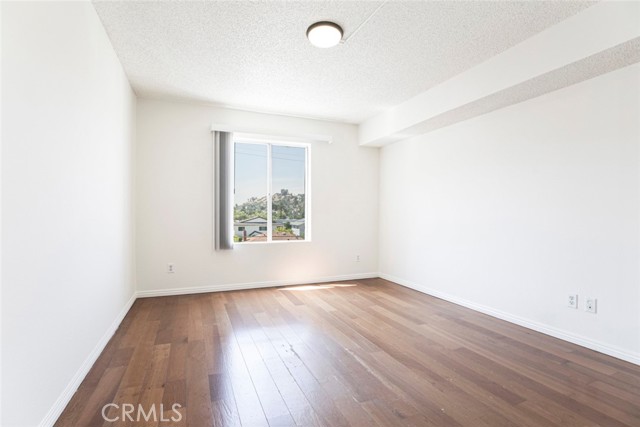 1422 Rock Glen Avenue, Glendale CA: https://media.crmls.org/medias/49a82c26-f947-4ed0-b590-3f41328defda.jpg