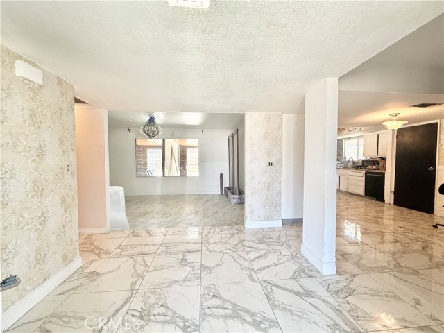 135 S Broadway St, Ridgecrest, CA 93555 photo 3