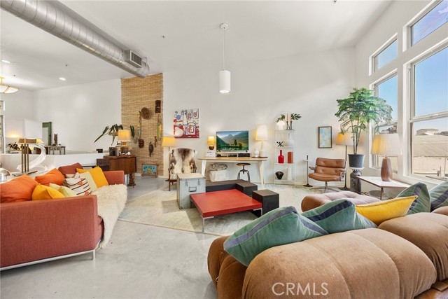 253 N Bush Street, Santa Ana CA: https://media.crmls.org/medias/49a953c4-3814-4af1-9f98-461c96b3b722.jpg