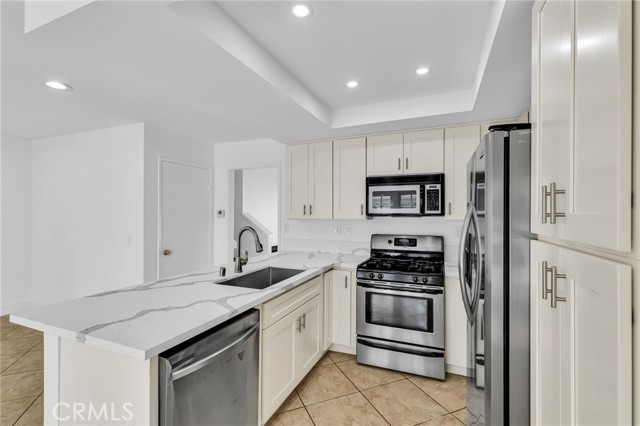 21704 Lake Vista Dr, Lake Forest CA: https://media.crmls.org/medias/49a99b08-5a01-4eb6-8769-f50a70a896ea.jpg