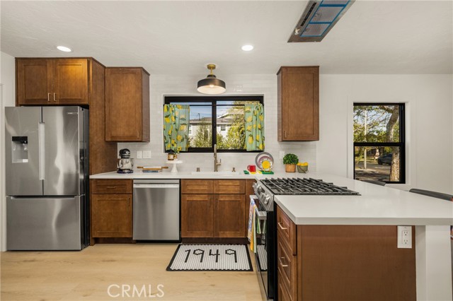 Image 15 of 69 For 1949 Chatwin Avenue