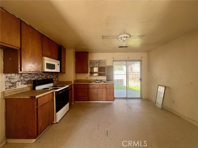 Detail Gallery Image 3 of 5 For 43 Skylark, Merced,  CA 95341 - 3 Beds | 1 Baths