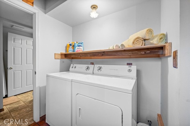 755 Holmes Lane, Sugarloaf CA: https://media.crmls.org/medias/49ad2bb2-bce8-401a-9606-b721d2df3f4e.jpg