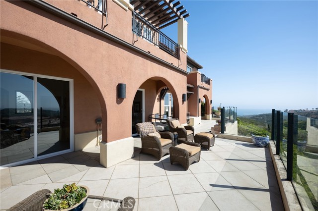 11 Classico Drive, Newport Coast CA: https://media.crmls.org/medias/49ae2499-efd2-4102-8766-d4bafb77f295.jpg