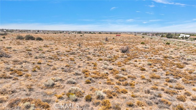 9602 Cedar Street, Phelan CA: https://media.crmls.org/medias/49af0da0-cbcb-43d1-b2c3-a6214529509b.jpg