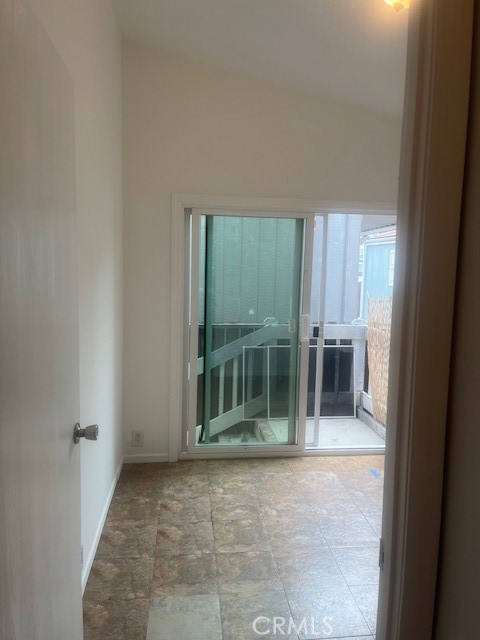 Detail Gallery Image 13 of 18 For 7560 Woodman  Pl Spc #73, Van Nuys,  CA 91405 - 2 Beds | 1 Baths