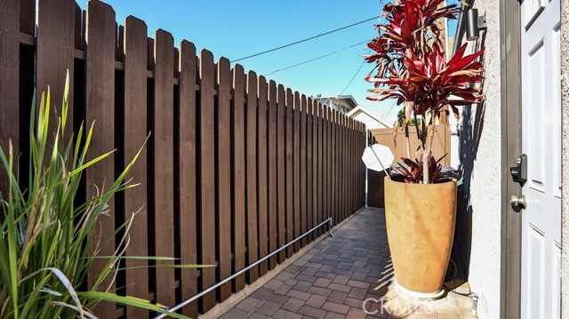 Detail Gallery Image 43 of 52 For 203 Frankfort Ave, Huntington Beach,  CA 92648 - 3 Beds | 2/1 Baths