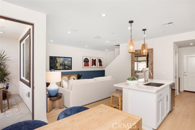 7015 Solara, Westminster CA: https://media.crmls.org/medias/49b191e3-0d25-4514-bc76-245a3e4e2a9a.jpg