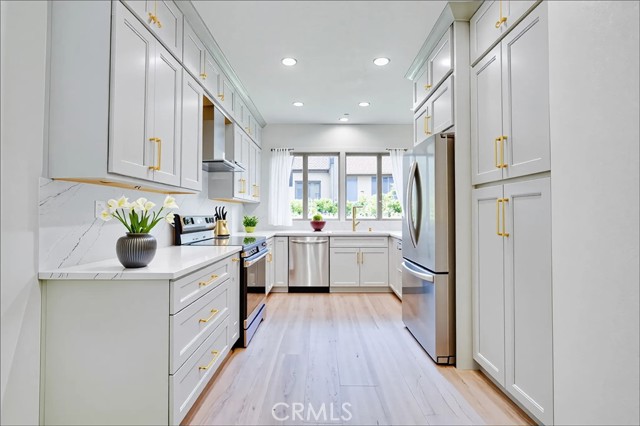 417 Bay Hill Drive, Newport Beach CA: https://media.crmls.org/medias/49b1a28b-c85d-486f-917f-830c1e2511fe.jpg
