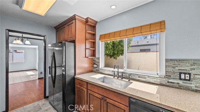 Detail Gallery Image 7 of 36 For 4665 La Paz Ln, Riverside,  CA 92501 - 4 Beds | 2 Baths