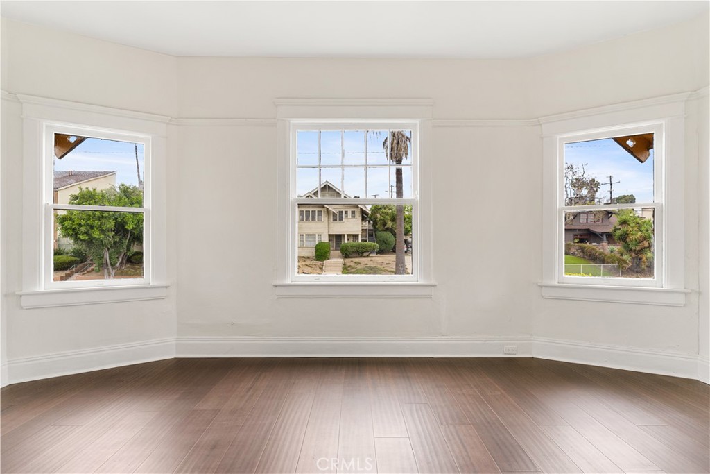 MLS #OC25097887 img 5