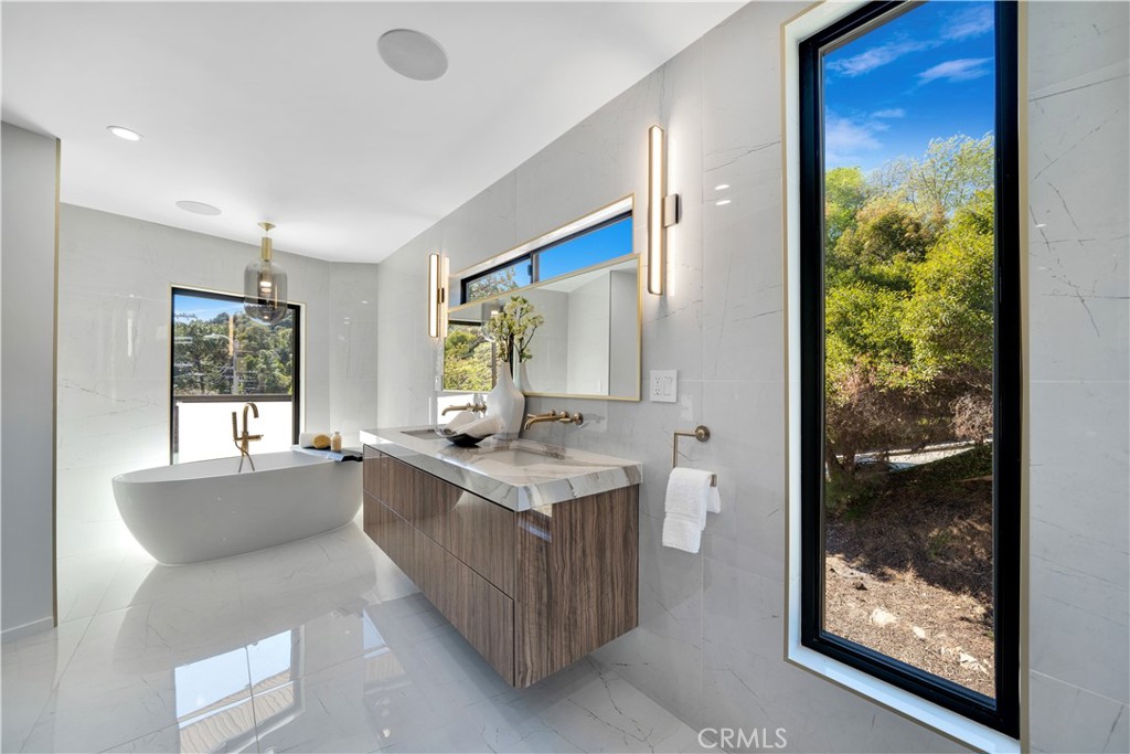 38. 2743 Laurel Canyon Boulevard Los Angeles, CA 90046