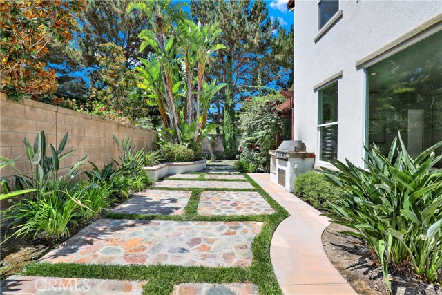 2 Grapevine, Irvine CA: https://media.crmls.org/medias/49b44170-926e-4c06-b110-93fb73d26c64.jpg