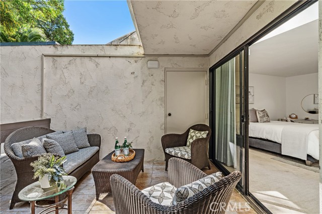 Detail Gallery Image 30 of 50 For 11687 Bellagio #12,  Los Angeles,  CA 90049 - 2 Beds | 2/1 Baths