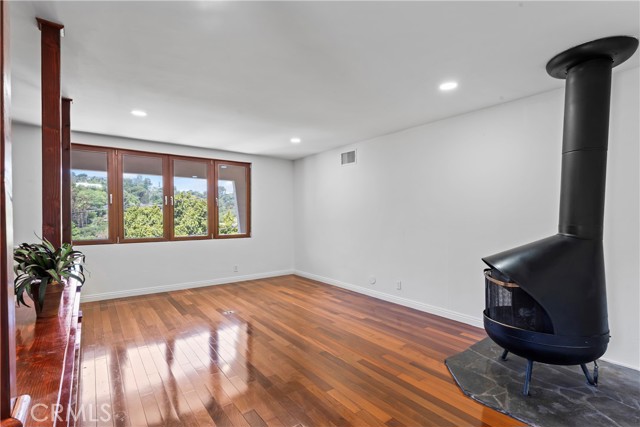 Detail Gallery Image 20 of 42 For 2820 Oak Point Dr, Los Angeles,  CA 90068 - 2 Beds | 1/1 Baths