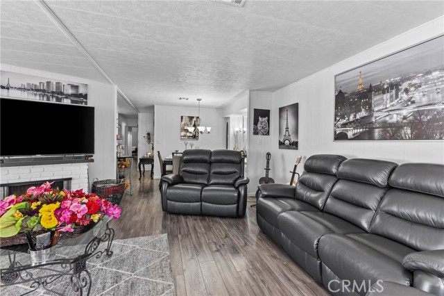 4000 Pierce Street, Riverside CA: https://media.crmls.org/medias/49b5399a-102f-419e-91e4-1f4aee820946.jpg