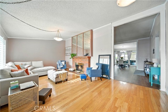 11811 La Serna Drive, Whittier CA: https://media.crmls.org/medias/49b60c97-8791-4bb7-ba10-8ab01190b91f.jpg