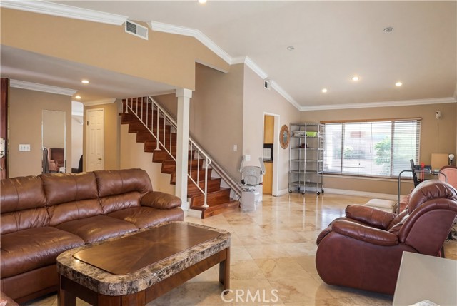 Detail Gallery Image 4 of 19 For 2525 S Manitoba, Santa Ana,  CA 92704 - 4 Beds | 2/1 Baths