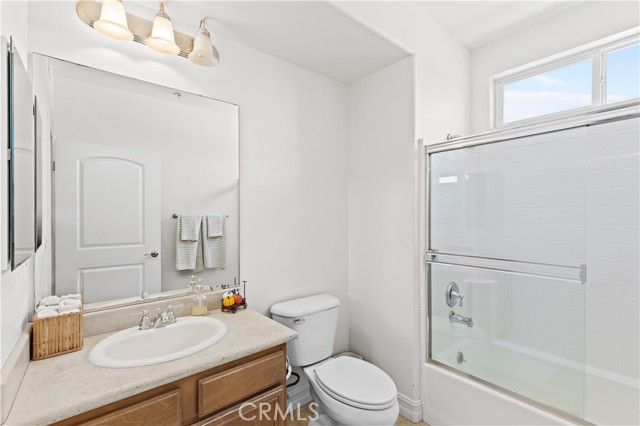 Detail Gallery Image 8 of 10 For 14343 Burbank Bld #301,  Sherman Oaks,  CA 91401 - 3 Beds | 2 Baths