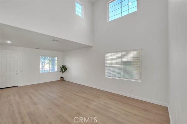 Detail Gallery Image 4 of 50 For 6832 Manchester Ct, Fontana,  CA 92336 - 4 Beds | 3 Baths