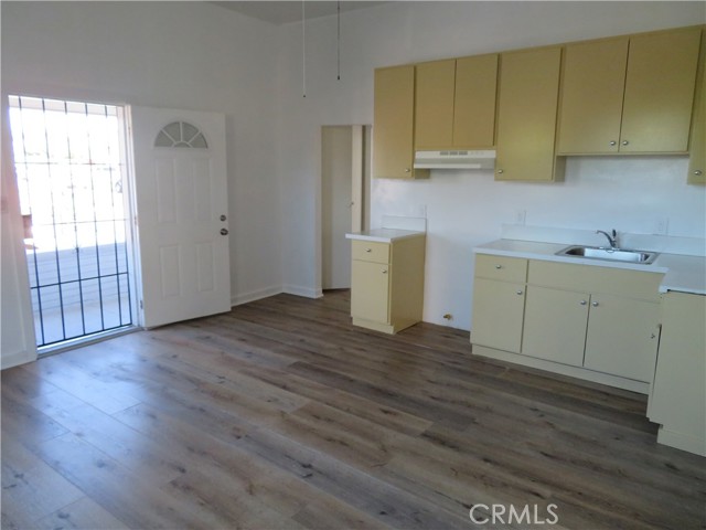 Detail Gallery Image 3 of 19 For 156 E Colden, Los Angeles,  CA 90003 - 2 Beds | 1 Baths