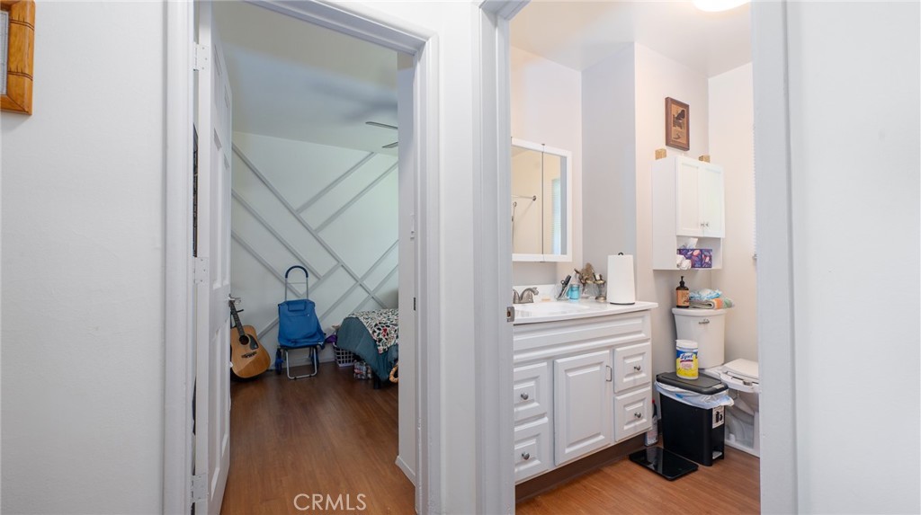 https://media.crmls.org/medias/49bbb9fd-c9ba-4528-97c6-d16d117af1b1.jpg?preset=X-Large