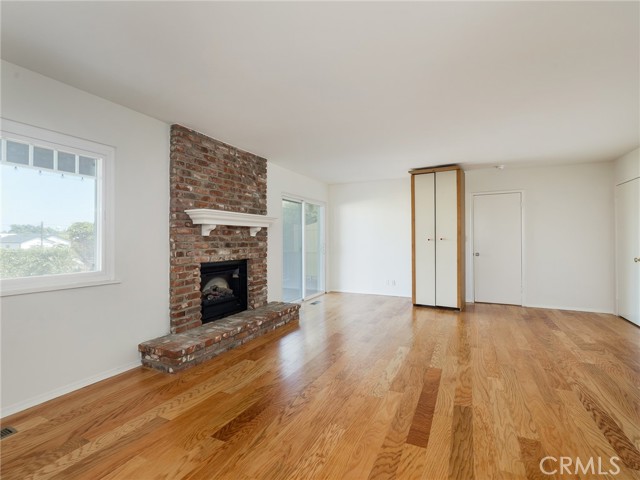 Detail Gallery Image 13 of 18 For 724 Loma Vista St, El Segundo,  CA 90245 - 4 Beds | 3 Baths