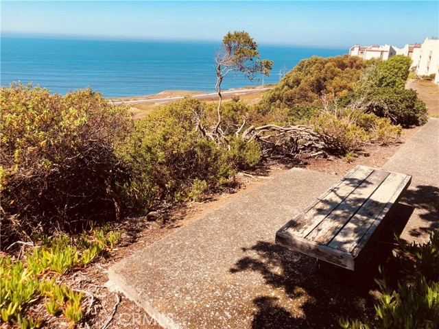 Detail Gallery Image 10 of 29 For 5015 Palmetto Ave #1,  Pacifica,  CA 94044 - 2 Beds | 2 Baths