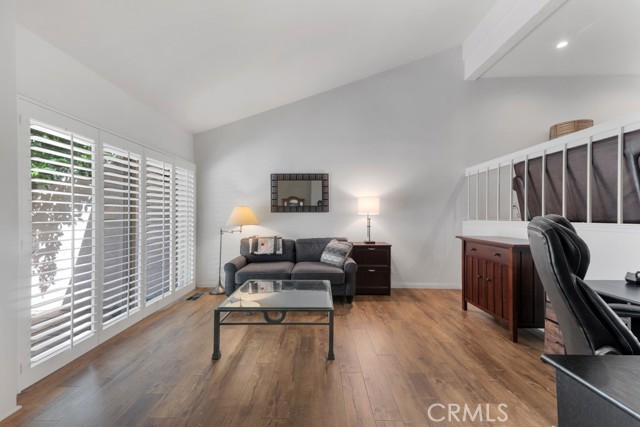 Detail Gallery Image 4 of 36 For 6226 Nita Ave, Woodland Hills,  CA 91367 - 2 Beds | 2/1 Baths