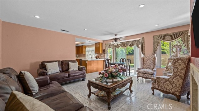 Detail Gallery Image 12 of 39 For 2208 Coachman Cir, Corona,  CA 92881 - 5 Beds | 3 Baths